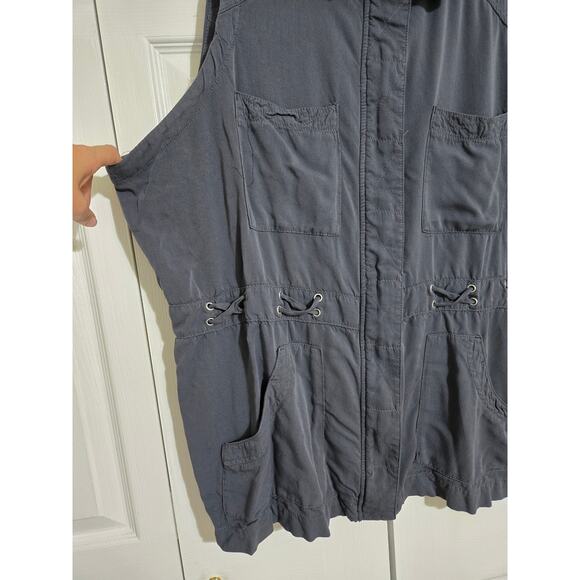Maurices size 2 women's gray zip up x waist vest - Picture 2 of 11